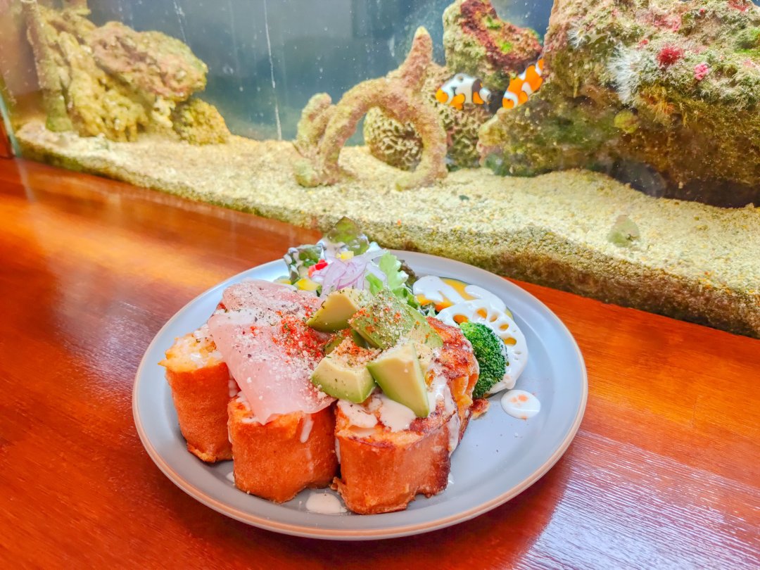 アボカドとサーモンのフレンチトースト